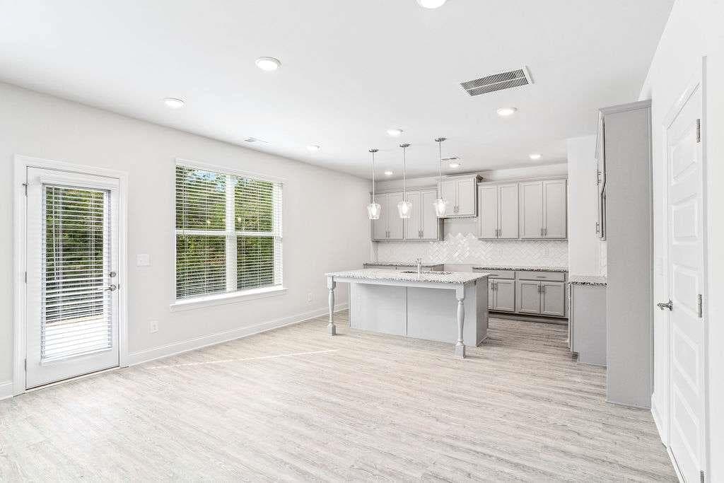 5 bedroom, 4 bathroom, 2,580 sq ft single family residence under contract at 70 Cooper Drive, Mansfield, GA 30055 — photo 8