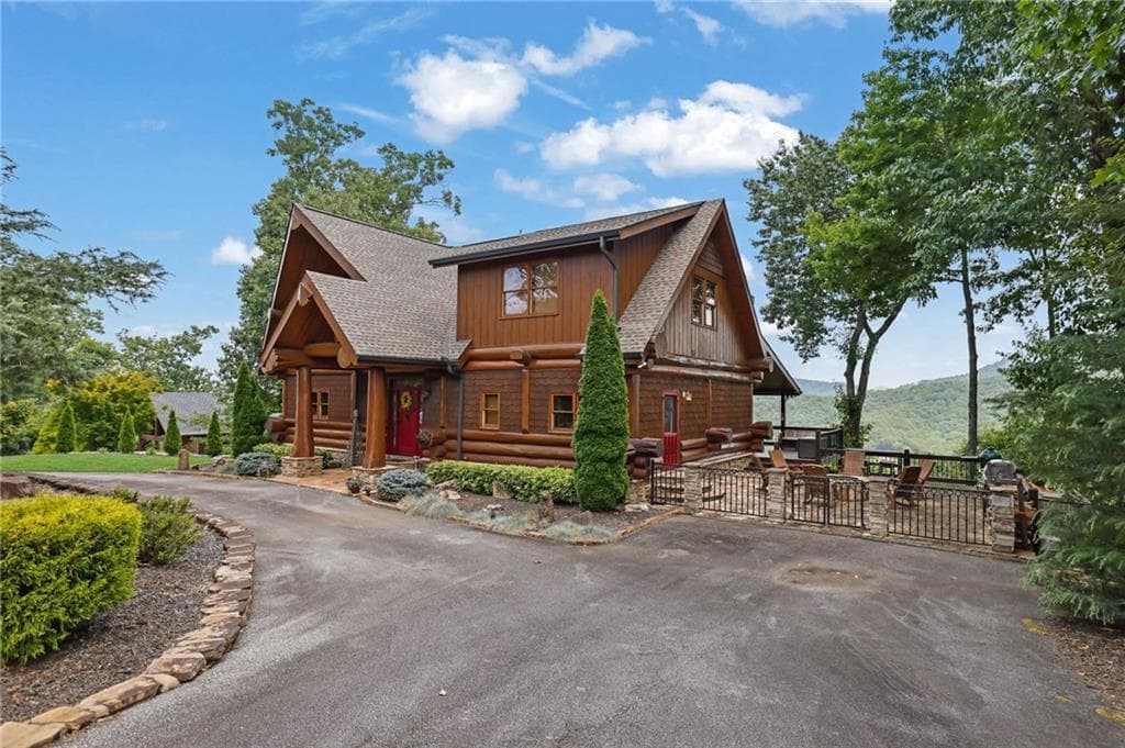 3 bedroom, 4 bathroom, 4,562 sq ft single family residence for sale at 495 Overlook Drive, Blue Ridge, GA 30513 — photo 3