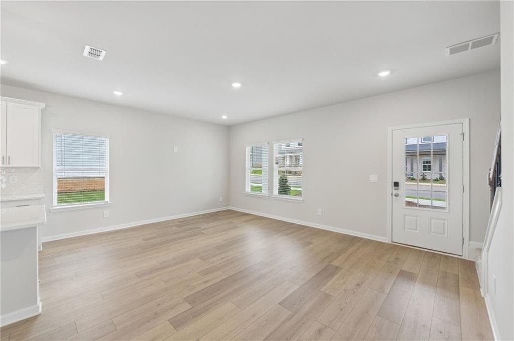 3 bedroom, 4 bathroom, 1,926 sq ft single family residence under contract at 3168 Misty Springs Path, Lawrenceville, GA 30045 — photo 9