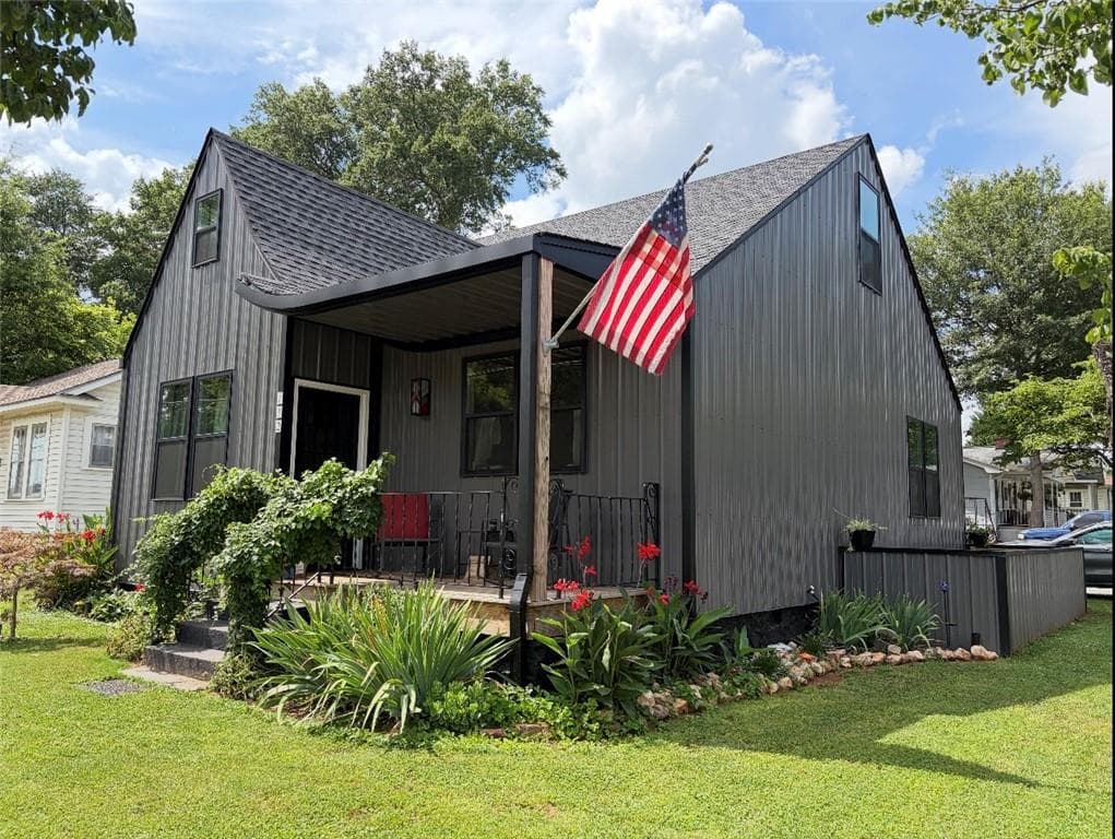 3 bedroom, 4 bathroom, 1,868 sq ft single family residence for sale at 112 Forrest Avenue, Cartersville, GA 30120 — photo 2