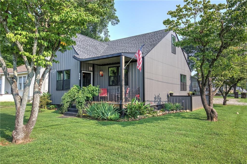 3 bedroom, 4 bathroom, 1,868 sq ft single family residence for sale at 112 Forrest Avenue, Cartersville, GA 30120 — photo 4