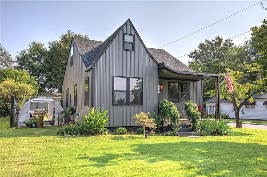 3 bedroom, 4 bathroom, 1,868 sq ft single family residence for sale at 112 Forrest Avenue, Cartersville, GA 30120 — photo 3