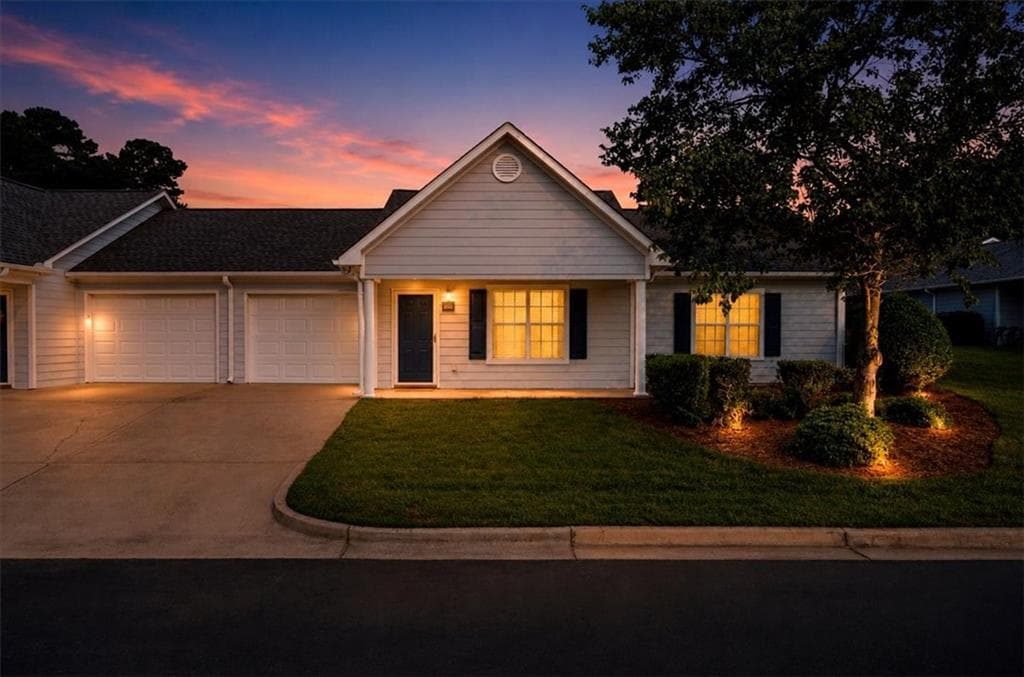 2 bedroom, 2 bathroom, 1,008 sq ft condominium for sale at 3033 Bentley Park Circle, Gainesville, GA 30504