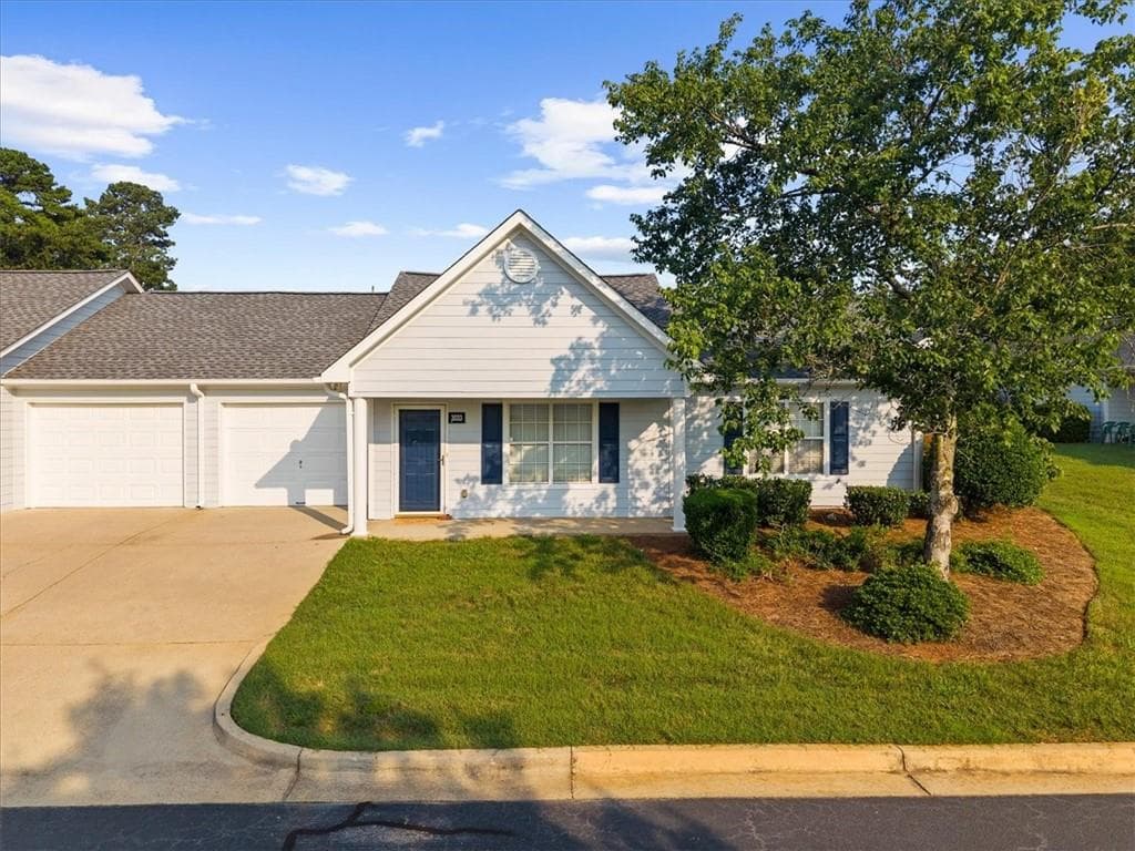 2 bedroom, 2 bathroom, 1,008 sq ft condominium for sale at 3033 Bentley Park Circle, Gainesville, GA 30504 — photo 2