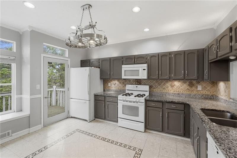 3 bedroom, 2 bathroom, 1,499 sq ft single family residence for sale at 694 Shore View, Lithonia, GA 30058 — photo 10