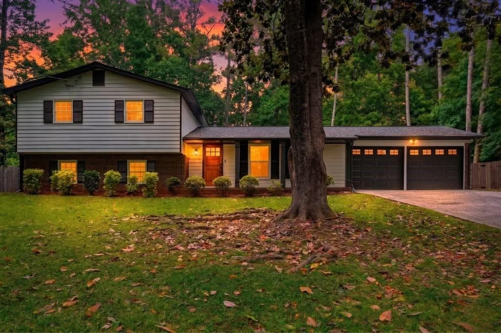 5 bedroom, 4 bathroom, 2,450 sq ft single family residence under contract at 1620 Caribou Court, Marietta, GA 30066 — photo 2