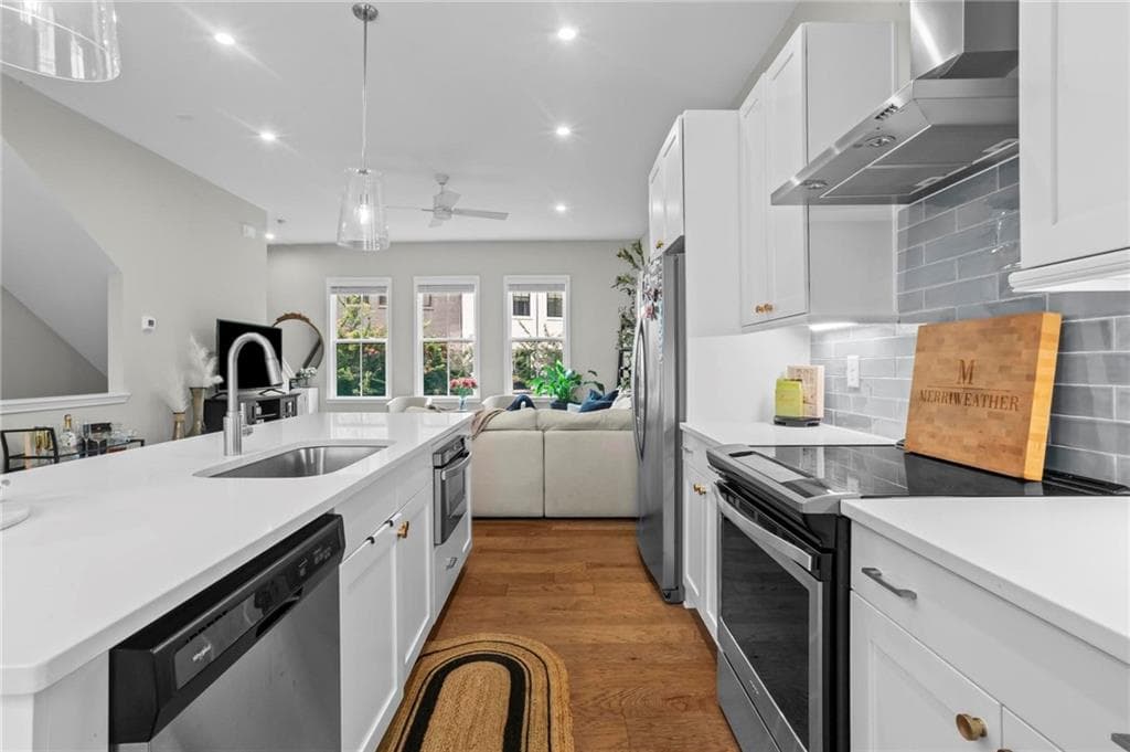 2 bedroom, 3 bathroom, 1,442 sq ft townhouse for rent at 119 Chestnut Circle, Atlanta, GA 30342 for $4,000 a month — photo 6