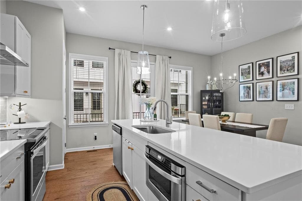 2 bedroom, 3 bathroom, 1,442 sq ft townhouse for rent at 119 Chestnut Circle, Atlanta, GA 30342 for $4,000 a month — photo 9