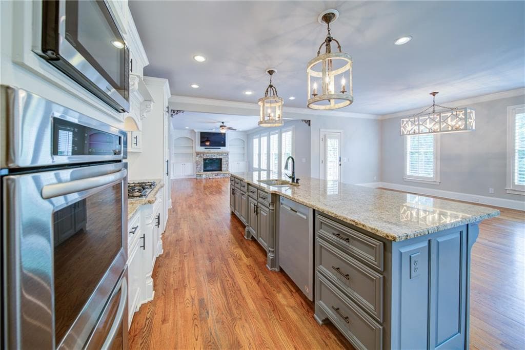7 bedroom, 5 bathroom, 4,734 sq ft single family residence under contract at 5305 Harris Springs Drive, Cumming, GA 30040 — photo 5
