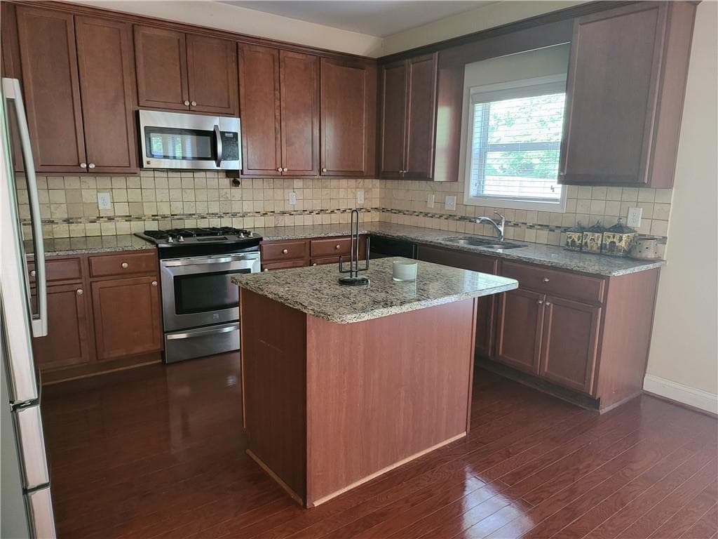 5 bedroom, 4 bathroom, 3,324 sq ft single family residence for rent at 1080 Colgan Court, Alpharetta, GA 30004 for $3,850 a month — photo 8
