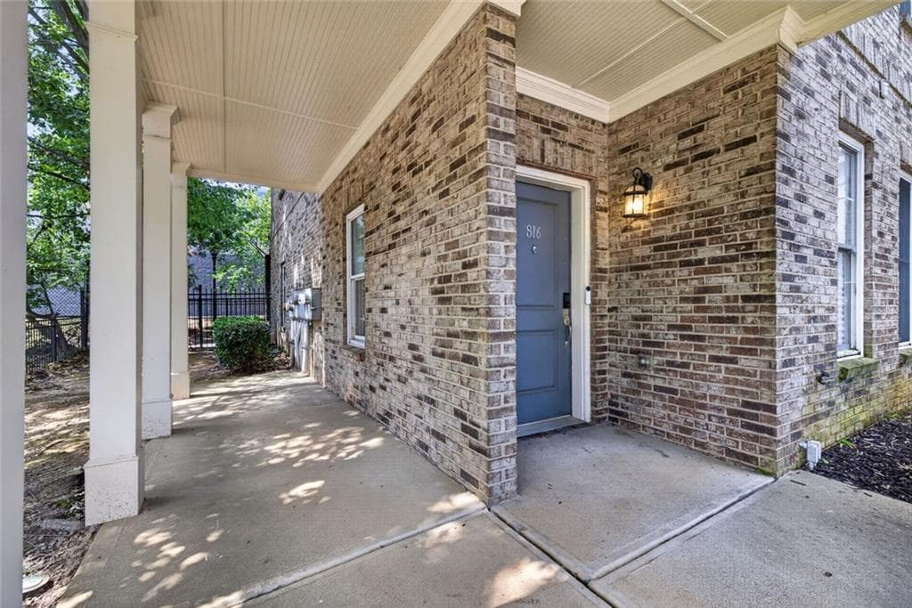 3 bedroom, 4 bathroom, 1,895 sq ft townhouse for sale at 816 Liberty Commons Drive, Atlanta, GA 30314 — photo 4