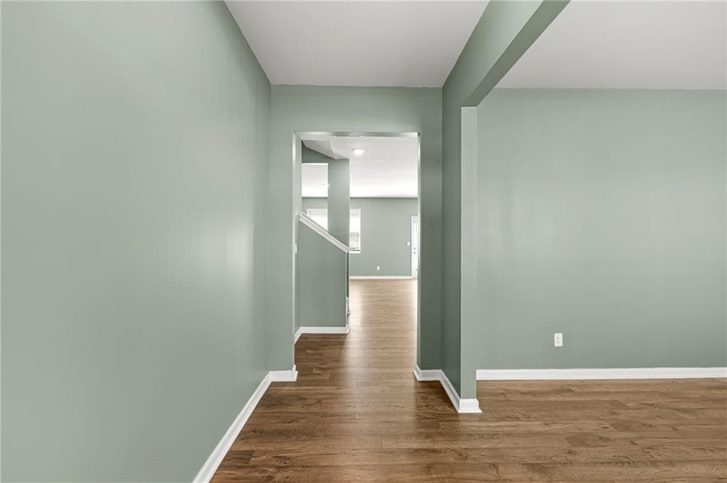 5 bedroom, 3 bathroom, 2,511 sq ft single family residence for sale at 213 Creekview Way, Dallas, GA 30132 — photo 4