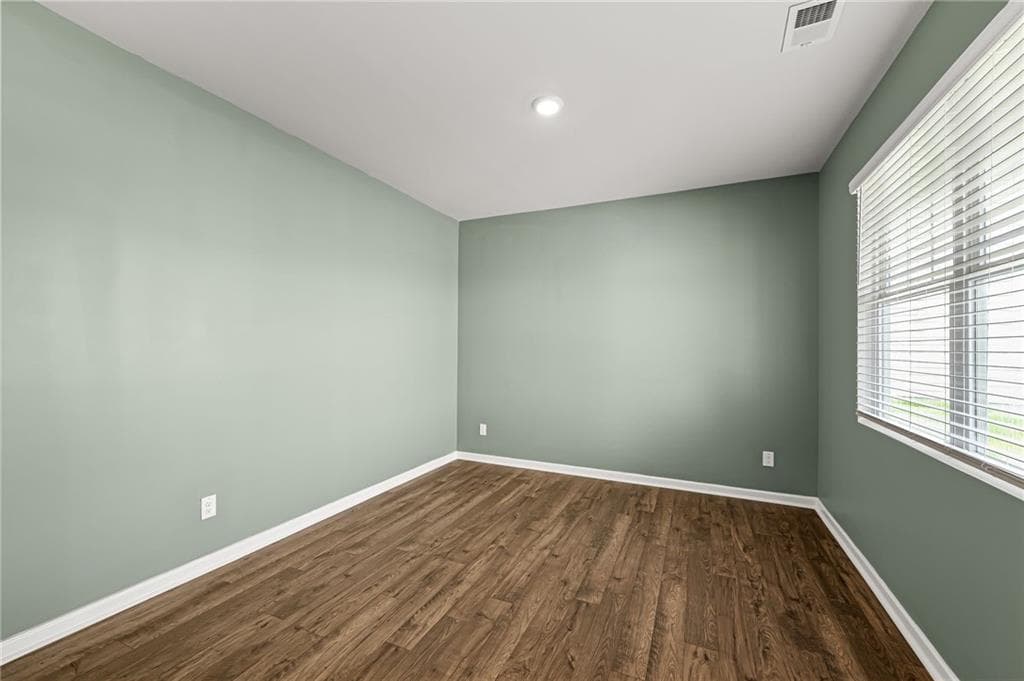 5 bedroom, 3 bathroom, 2,511 sq ft single family residence for sale at 213 Creekview Way, Dallas, GA 30132 — photo 5