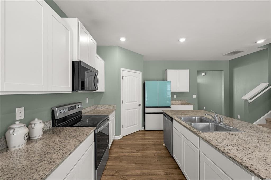 5 bedroom, 3 bathroom, 2,511 sq ft single family residence for sale at 213 Creekview Way, Dallas, GA 30132 — photo 9