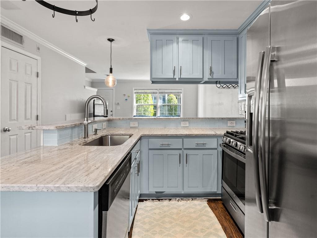 2 bedroom, 2 bathroom, 950 sq ft condominium for sale at 2232 Dunseath Avenue 404, Atlanta, GA 30318 — photo 4