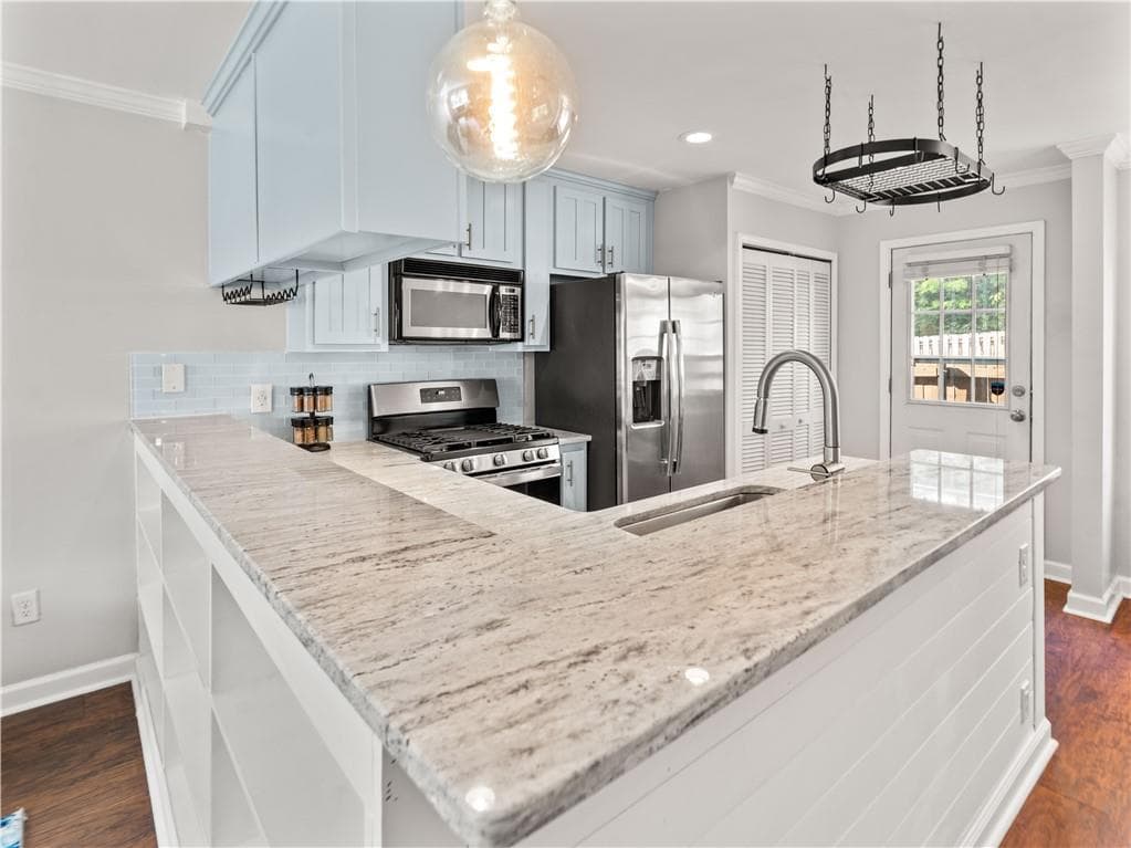 2 bedroom, 2 bathroom, 950 sq ft condominium for sale at 2232 Dunseath Avenue 404, Atlanta, GA 30318 — photo 6