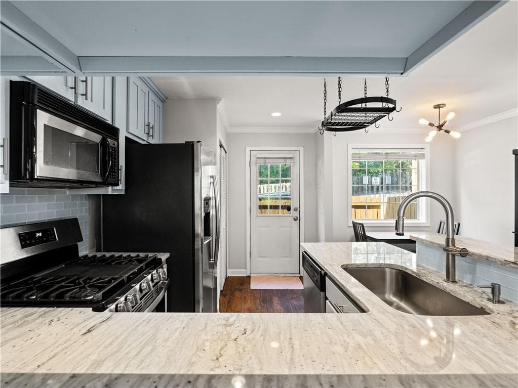 2 bedroom, 2 bathroom, 950 sq ft condominium for sale at 2232 Dunseath Avenue 404, Atlanta, GA 30318 — photo 8