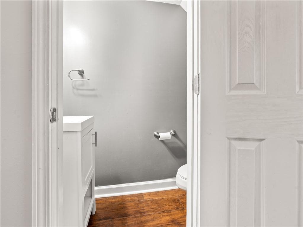 2 bedroom, 2 bathroom, 950 sq ft condominium for sale at 2232 Dunseath Avenue 404, Atlanta, GA 30318 — photo 9