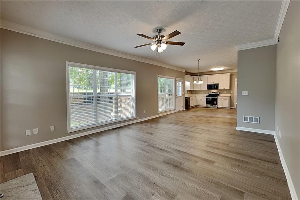 4 bedroom, 3 bathroom, 2,616 sq ft single family residence for rent at 2305 Luther Terrace, Marietta, GA 30064 for $2,500 a month — photo 3