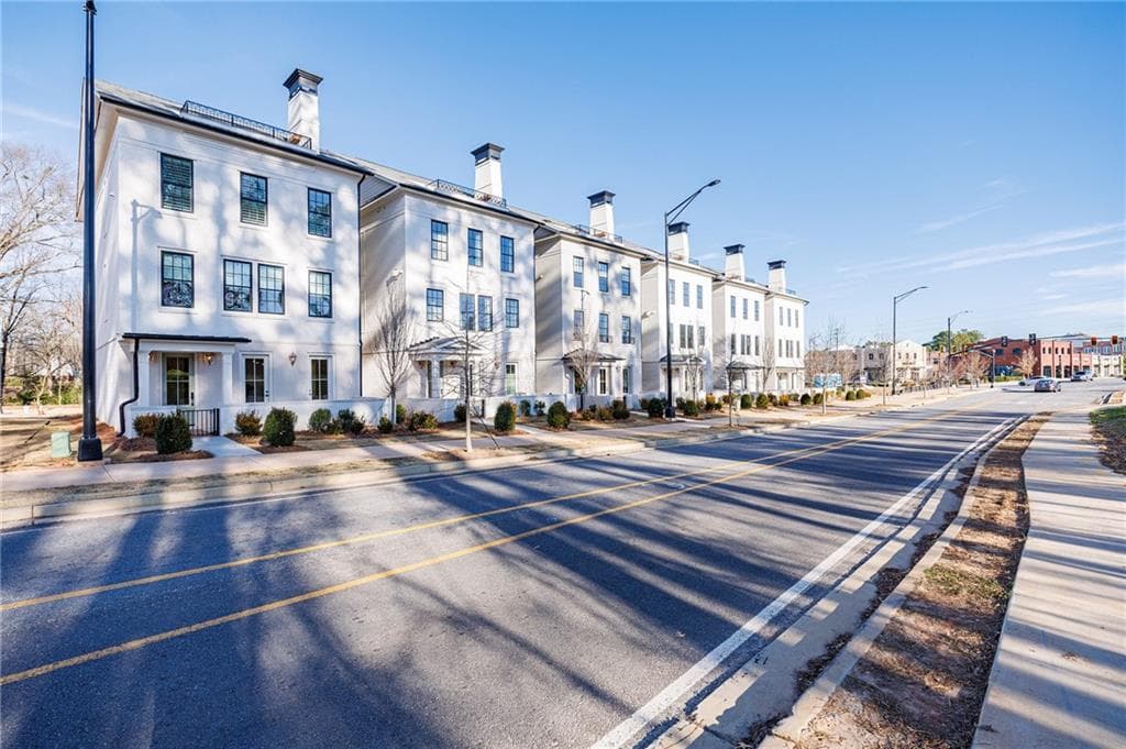 3 bedroom, 5 bathroom, 3,538 sq ft single family residence for sale at 650 Mayfair Court, Alpharetta, GA 30009 — photo 4