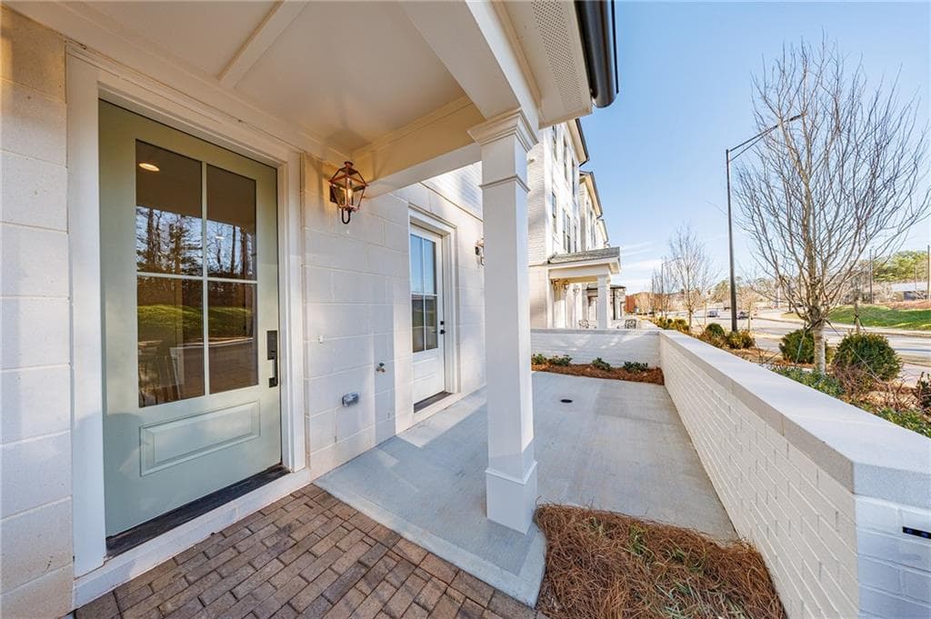 3 bedroom, 5 bathroom, 3,538 sq ft single family residence for sale at 650 Mayfair Court, Alpharetta, GA 30009 — photo 5
