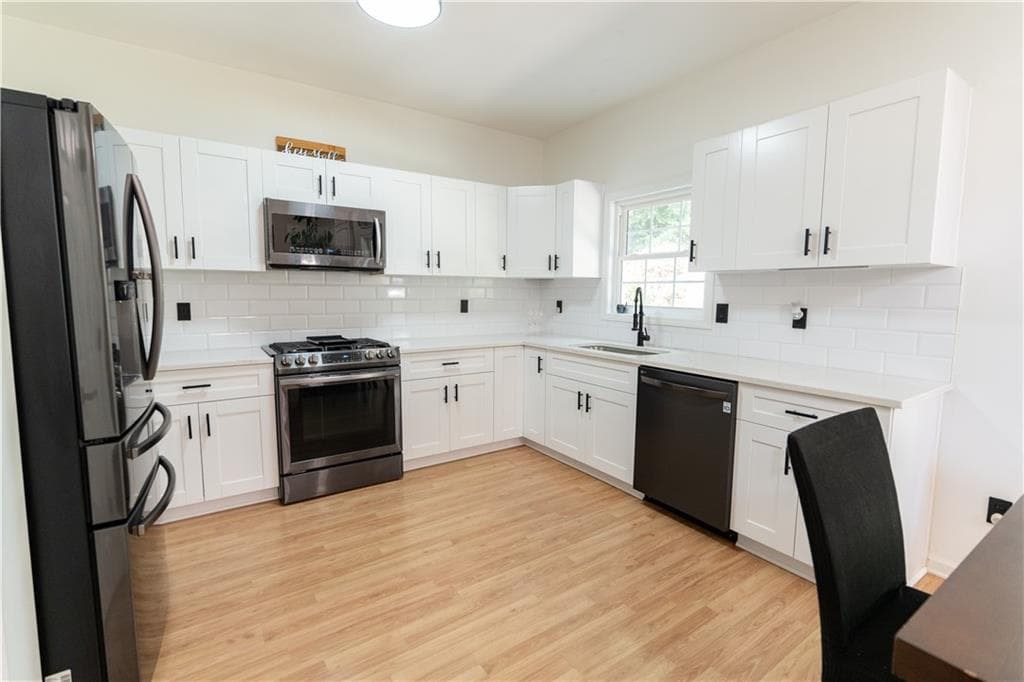 3 bedroom, 3 bathroom, 2,224 sq ft single family residence for sale at 2400 Kirkstone Court, Buford, GA 30519 — photo 8