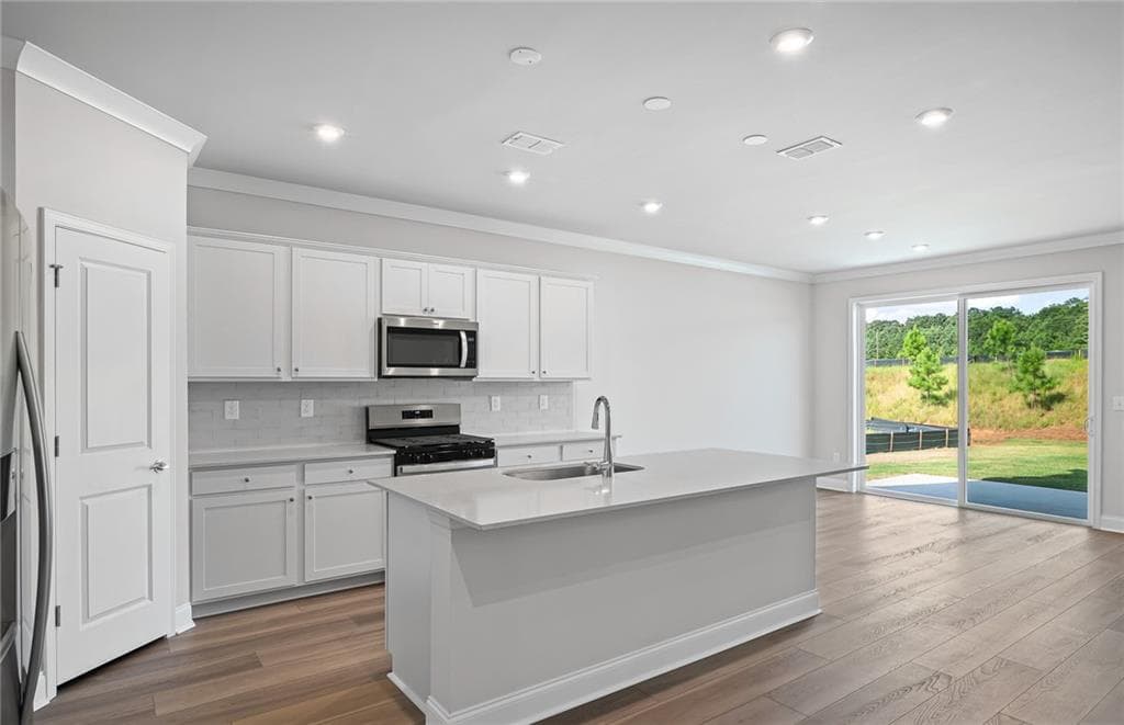5 bedroom, 3 bathroom, 2,659 sq ft single family residence for sale at 275 Nesta Grove Drive, Locust Grove, GA 30248 — photo 7