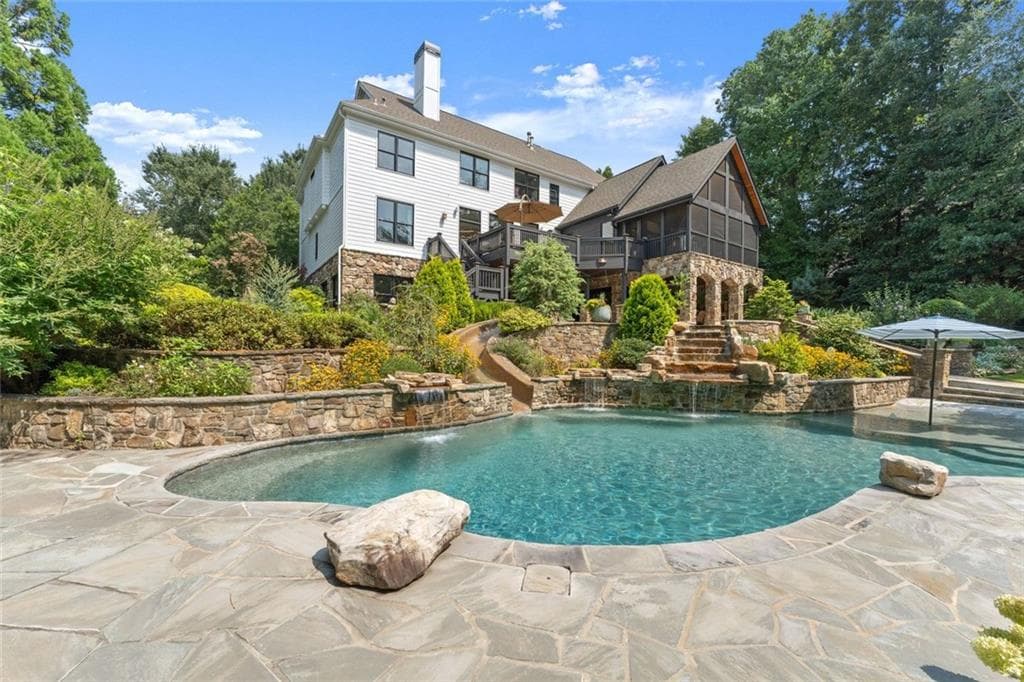 7 bedroom, 6 bathroom, 6,550 sq ft single family residence under contract at 16066 Inverness Trail, Milton, GA 30004 — photo 3