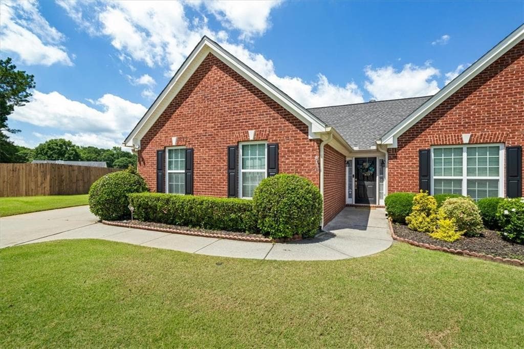 3 bedroom, 2 bathroom, 2,218 sq ft single family residence for sale at 2615 Snowcrest Place, Bethlehem, GA 30620 — photo 2