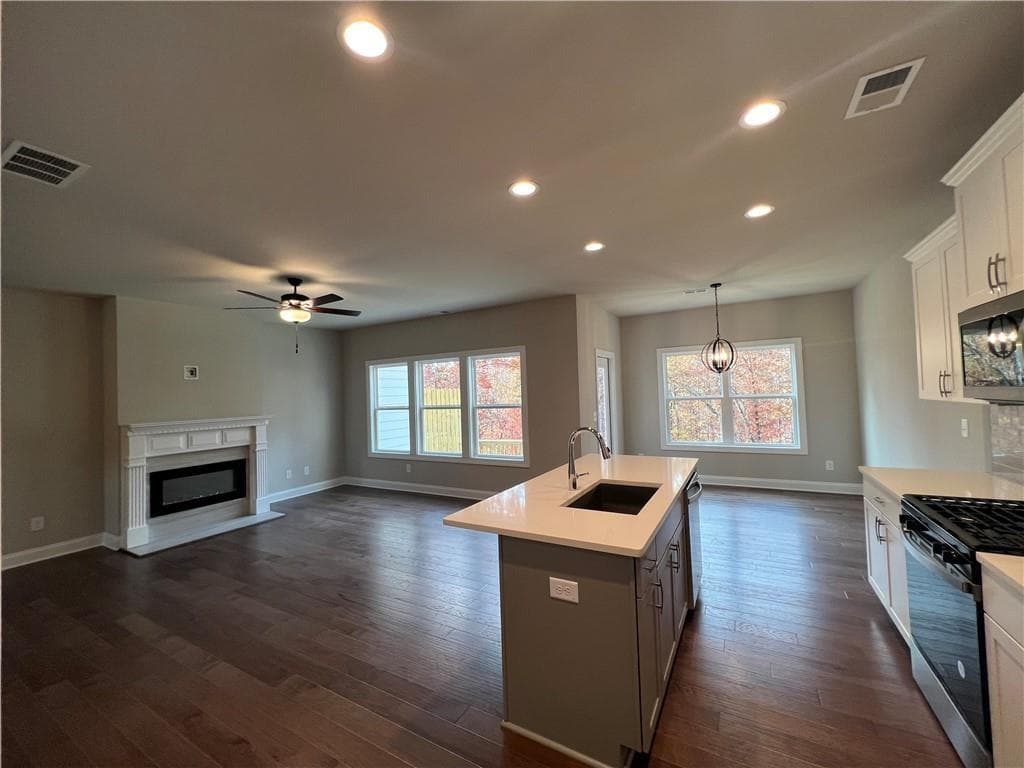 3 bedroom, 3 bathroom, 1,827 sq ft townhouse for sale at 340 Lakeside Court, Canton, GA 30114 — photo 2