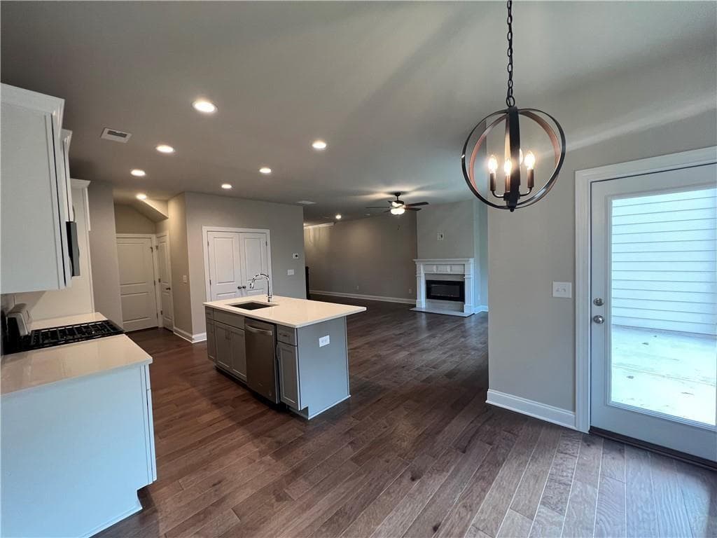 3 bedroom, 3 bathroom, 1,827 sq ft townhouse for sale at 340 Lakeside Court, Canton, GA 30114 — photo 3