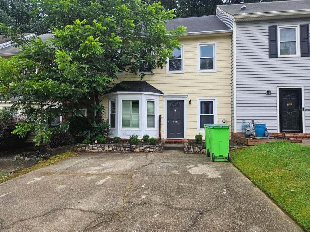 2 bedroom, 3 bathroom, 1,361 sq ft townhouse for sale at 513 Salem Woods Drive, Marietta, GA 30067 — photo 1 of 25