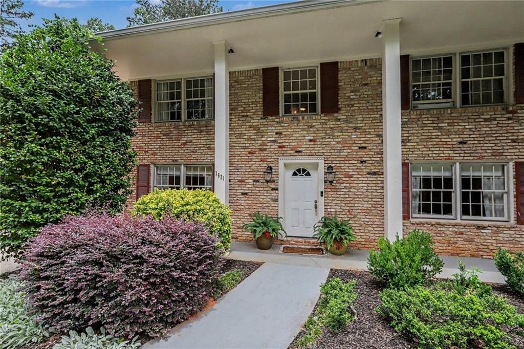 4 bedroom, 3 bathroom, 2,204 sq ft single family residence for sale at 3631 Santa Fe Trail, Atlanta, GA 30340 — photo 3