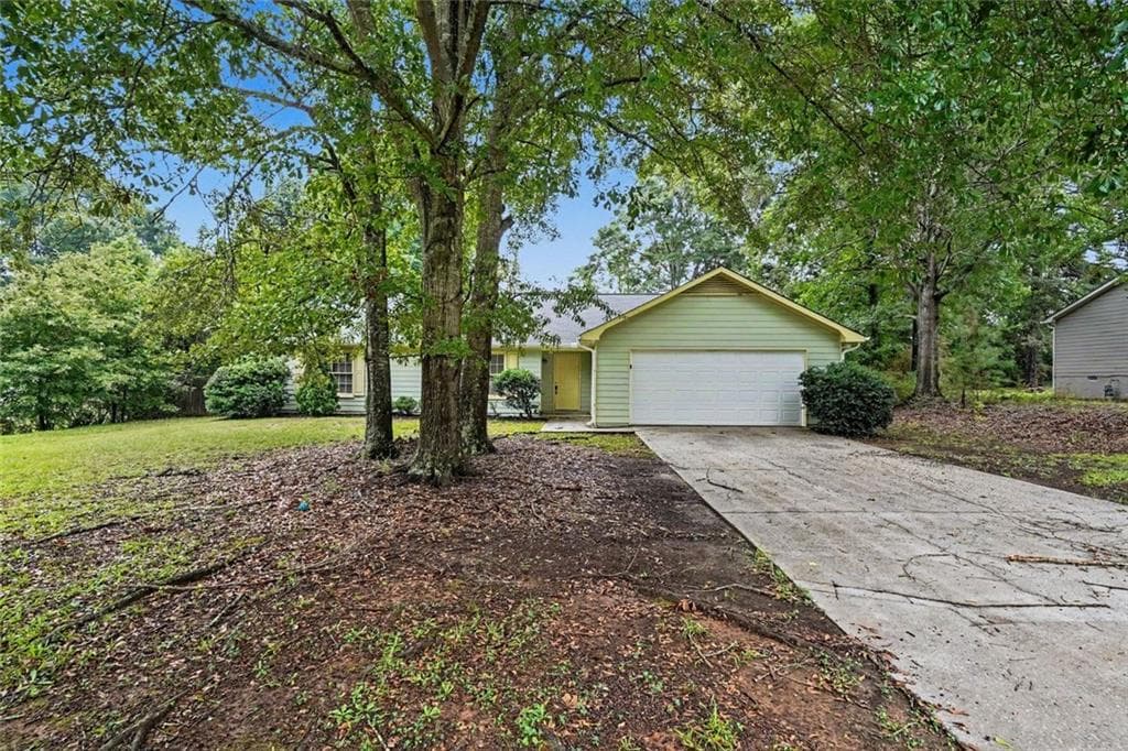 3 bedroom, 2 bathroom, 1,645 sq ft single family residence for sale at 152 Olde Hampton Way, Hampton, GA 30228