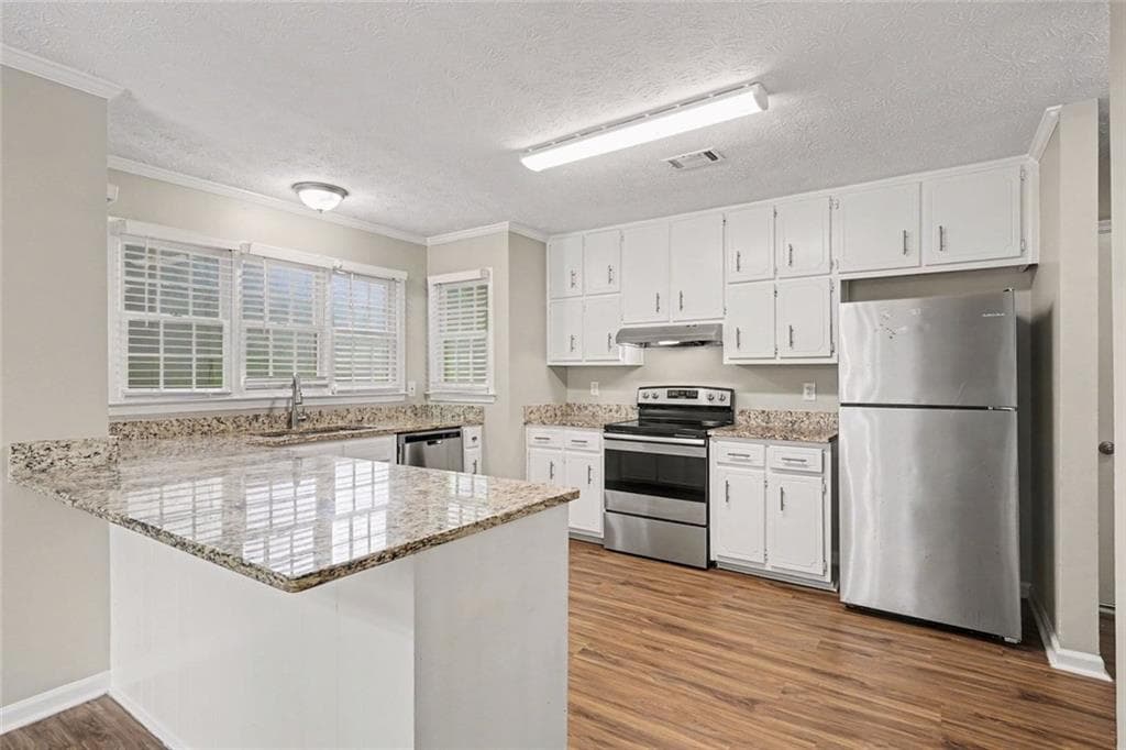 3 bedroom, 2 bathroom, 1,645 sq ft single family residence for sale at 152 Olde Hampton Way, Hampton, GA 30228 — photo 8