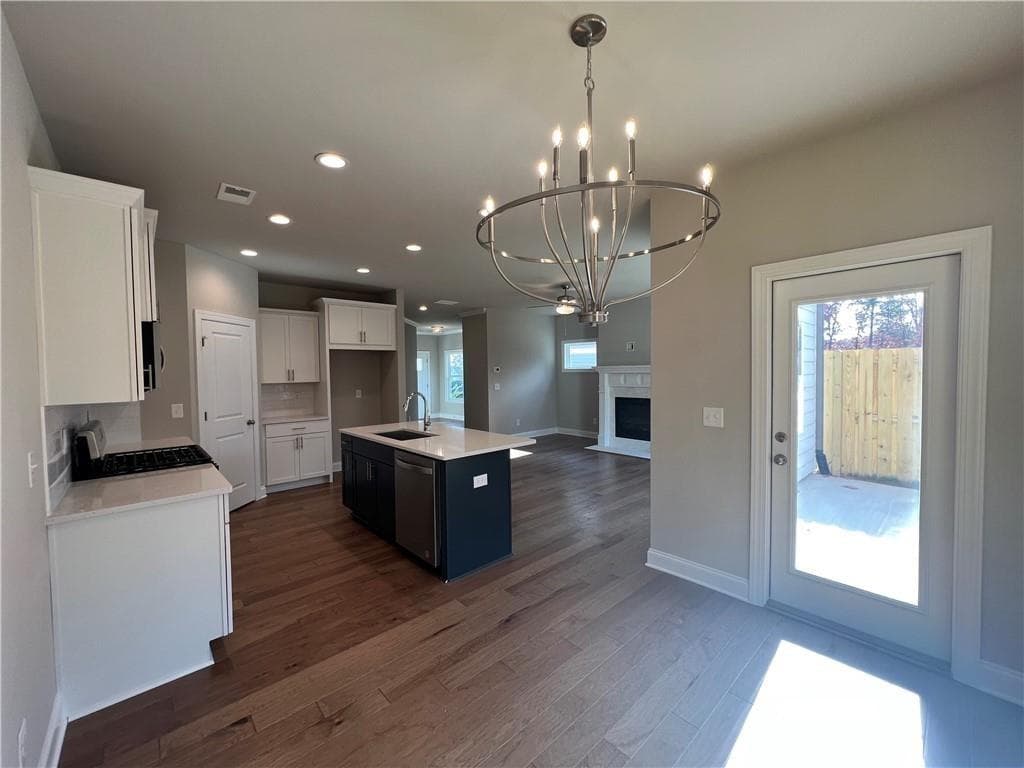 3 bedroom, 3 bathroom, 1,827 sq ft townhouse for sale at 336 Lakeside Court, Canton, GA 30114 — photo 2