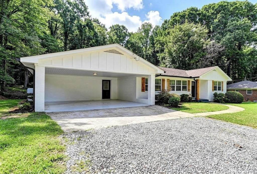 4 bedroom, 3 bathroom, 1,520 sq ft single family residence for sale at 1413 Thomas Road, Decatur, GA 30030 — photo 2