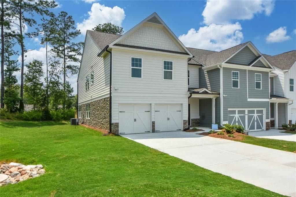 3 bedroom, 3 bathroom, 2,222 sq ft townhouse for rent at 54 Umber Lane, Newnan, GA 30263 for $2,600 a month — photo 2