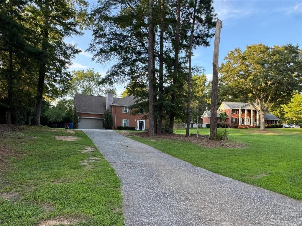 5 bedroom, 3 bathroom, 2,497 sq ft single family residence for sale at 760 Kings Crest Court, Fairburn, GA 30213 — photo 2