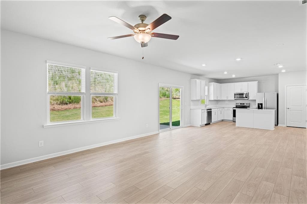 4 bedroom, 3 bathroom, 2,322 sq ft single family residence under contract at 3076 Orwell Drive, Gainesville, GA 30507 — photo 6