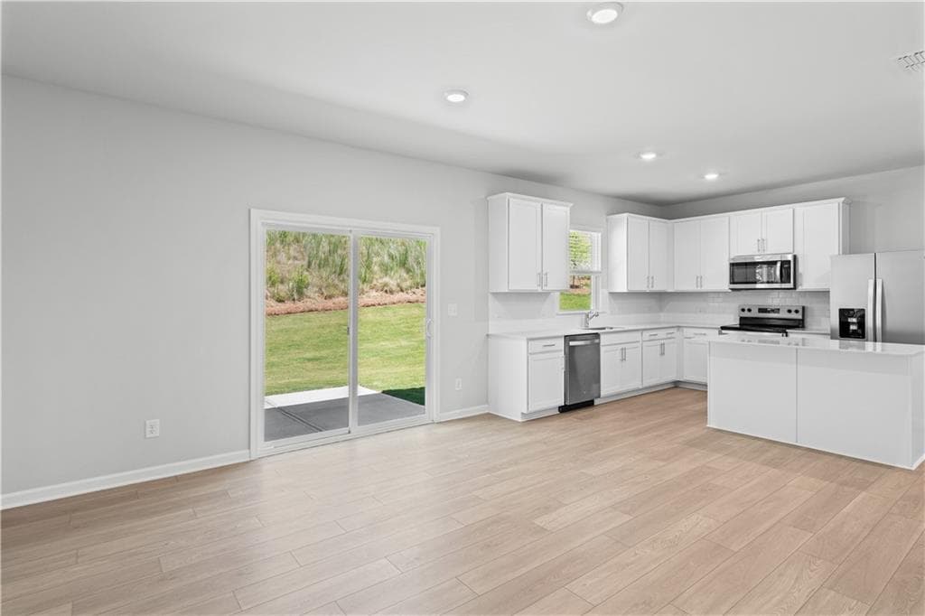 4 bedroom, 3 bathroom, 2,322 sq ft single family residence under contract at 3076 Orwell Drive, Gainesville, GA 30507 — photo 8