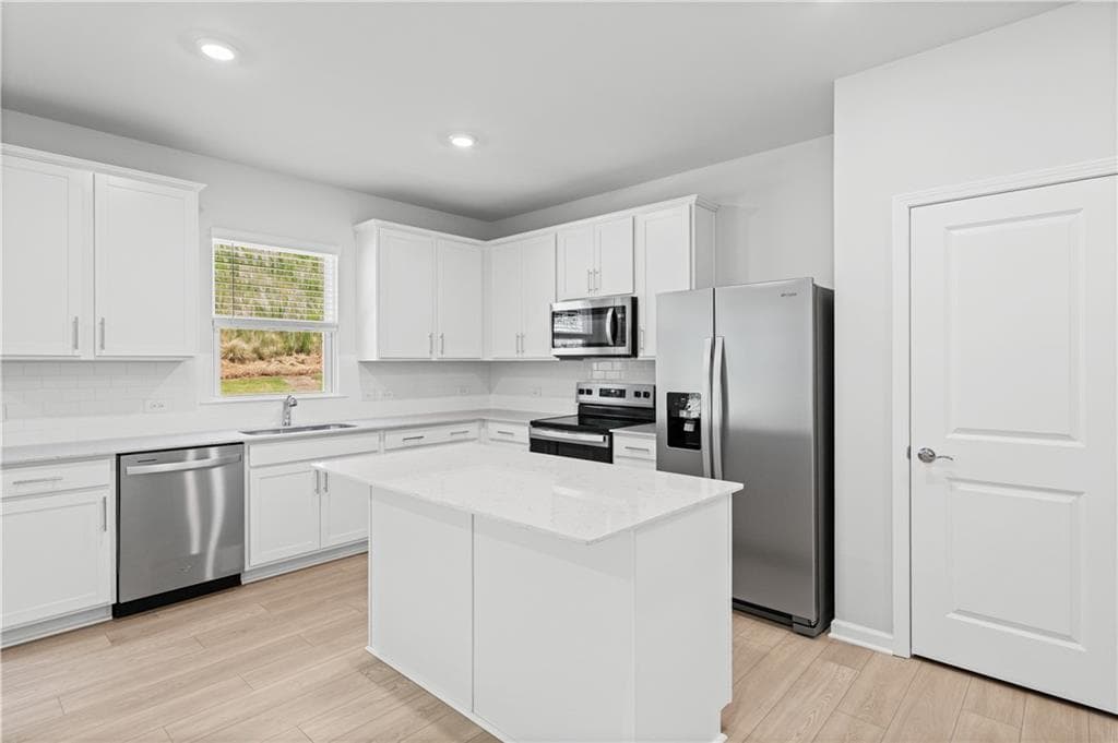 4 bedroom, 3 bathroom, 2,322 sq ft single family residence under contract at 3076 Orwell Drive, Gainesville, GA 30507 — photo 10