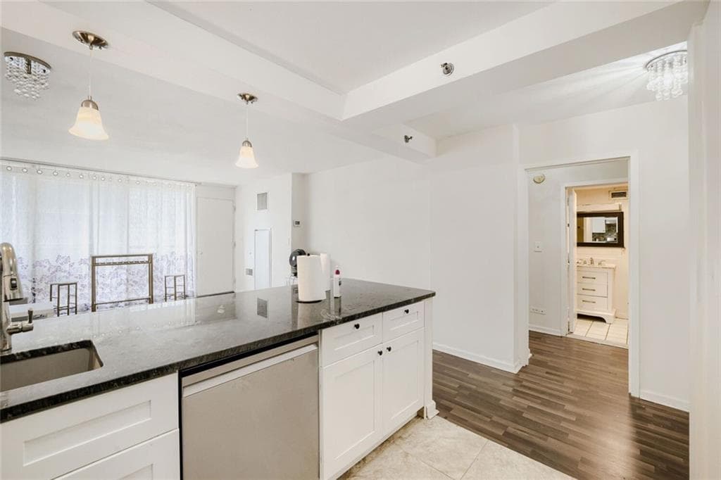 1 bedroom, 1 bathroom, 786 sq ft condominium for sale at 620 Peachtree Street 1207, Atlanta, GA 30308 — photo 5