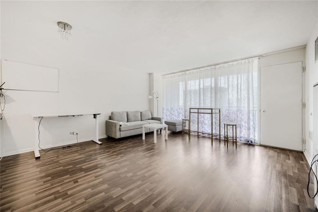 1 bedroom, 1 bathroom, 786 sq ft condominium for sale at 620 Peachtree Street 1207, Atlanta, GA 30308 — photo 7