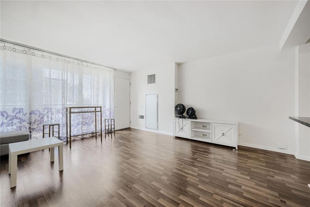 1 bedroom, 1 bathroom, 786 sq ft condominium for sale at 620 Peachtree Street 1207, Atlanta, GA 30308 — photo 8