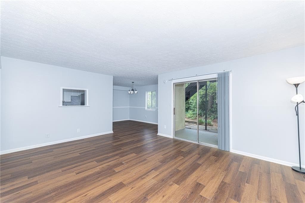 2 bedroom, 1 bathroom, 1,040 sq ft condominium for rent at 2398 Lawrenceville Highway U, Decatur, GA 30033 for $1,495 a month — photo 4
