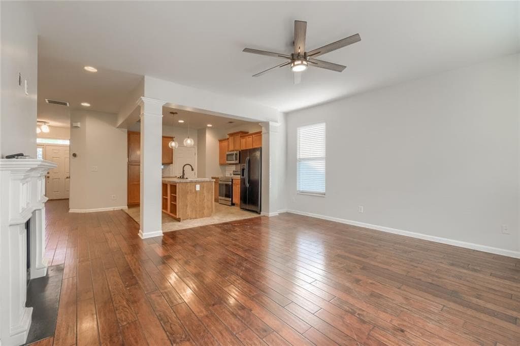 3 bedroom, 3 bathroom, 1,725 sq ft townhouse under contract at 5237 Mill Way, Stone Mountain, GA 30083 — photo 9