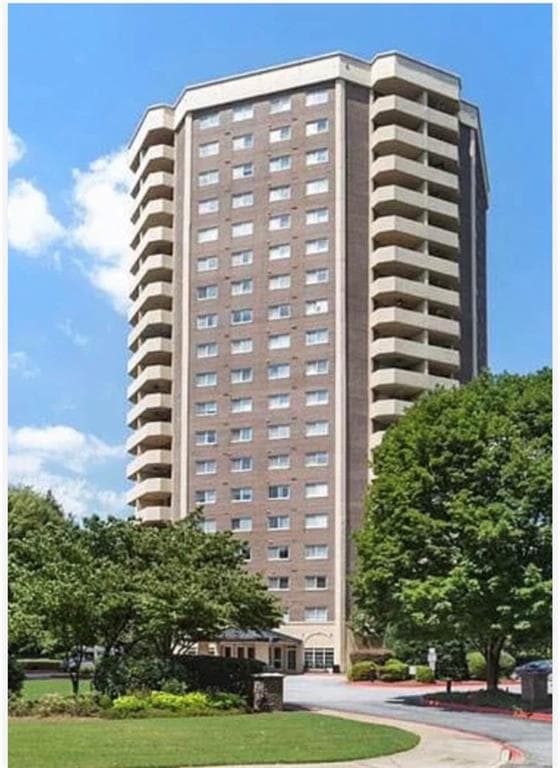 1 bedroom, 1 bathroom, 828 sq ft condominium for sale at 1501 Clairmont Road 1713, Decatur, GA 30033 — photo 1 of 21