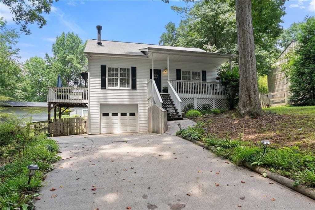 2 bedroom, 2 bathroom, 1,820 sq ft single family residence under contract at 3875 Stutz Street, Cumming, GA 30041 — photo 2