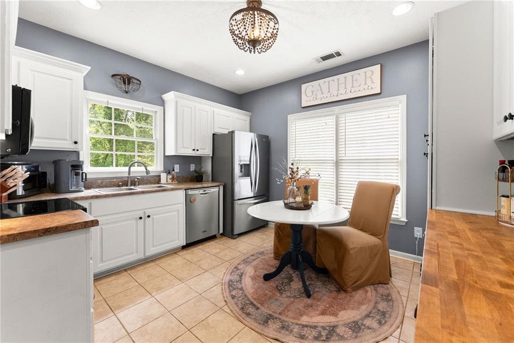 2 bedroom, 2 bathroom, 1,820 sq ft single family residence under contract at 3875 Stutz Street, Cumming, GA 30041 — photo 4